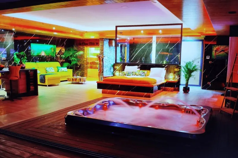 Chambre d’hôtes à Pignan avec le grand spa Caldera Cantabria au premier plan