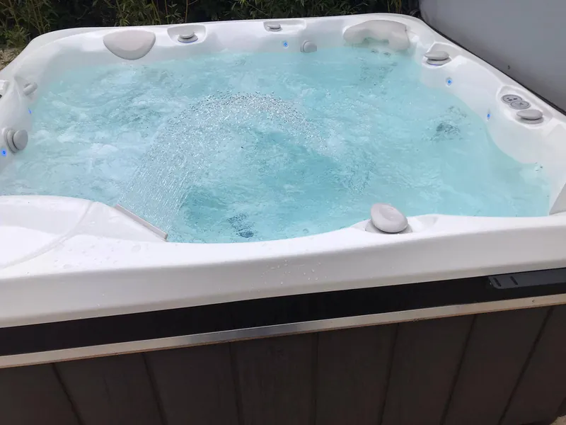 Cuve du spa Caldera Tahitian en marche, eau en mouvement