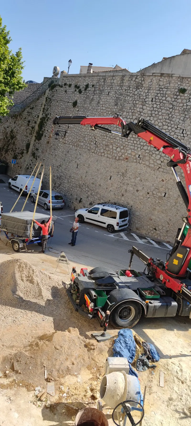 Spa neuf sur sa dalle en béton, vue d'ensemble de l'installation