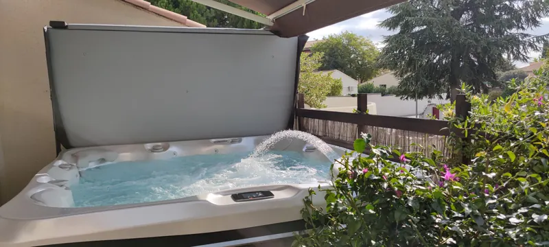 Spa en test, jets actifs, vu de face