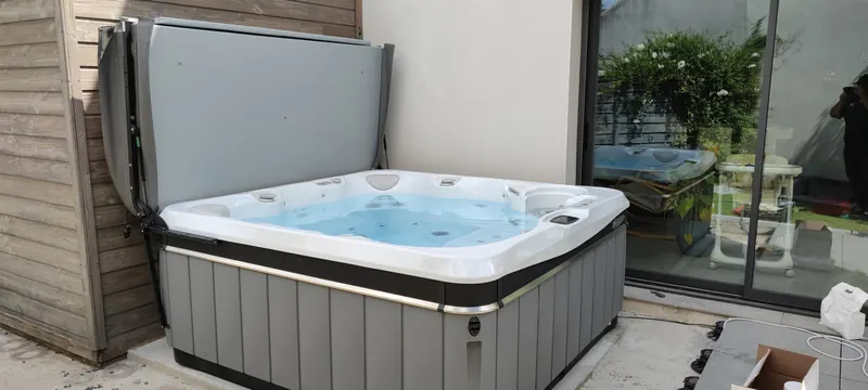 Détail du système de circulation et de traitement de l'eau