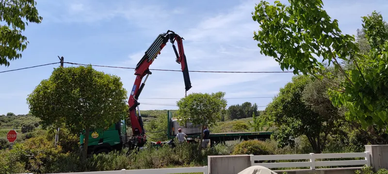 Vue d'ensemble du levage, chantier en cours dans une propriété privée