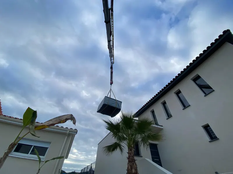 Détail de la terrasse et du spa