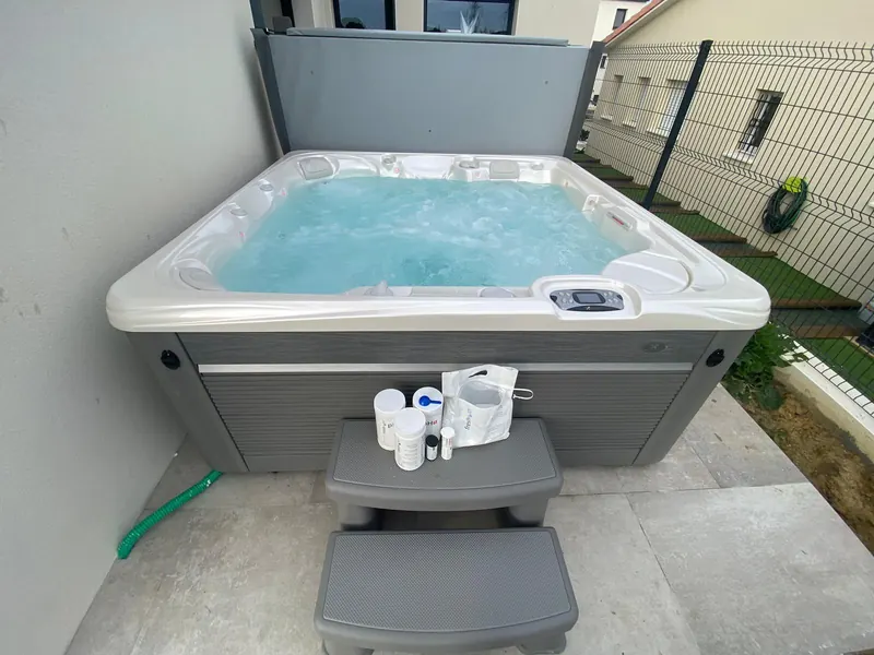 Spa prêt à l'emploi, avec ses accessoires