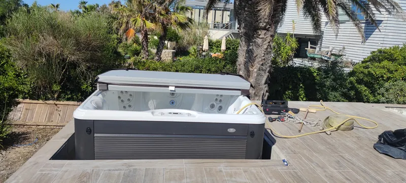 Vue d'ensemble du spa encastré